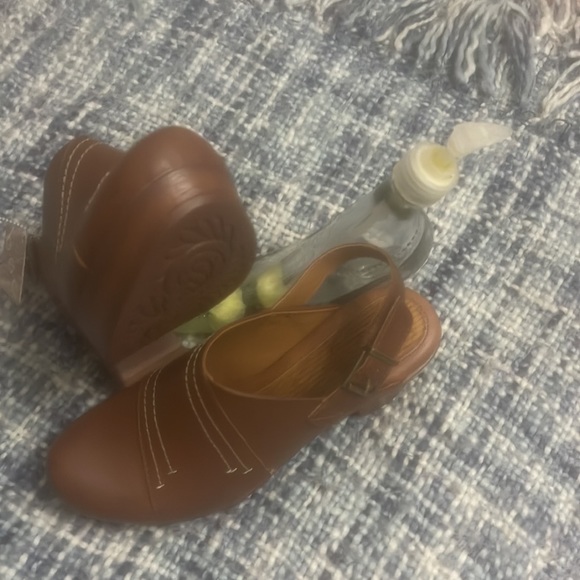 B.O.C CLOGS BROWN, COMFORTABLE, MUST HAVE ππΎππ½π - Picture 4 of 7